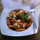 Penne con tonno, mozzarella e olive nere