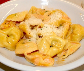 Różowe tortellini