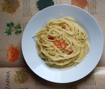 Spaghetti aglio olio e peperoncino